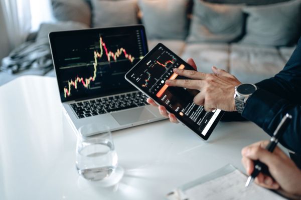 Découvrez le fonctionnement d'un tracker pour mieux investir