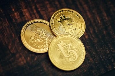 La crypto est-elle menacée par l'or découvert en Ouganda ?